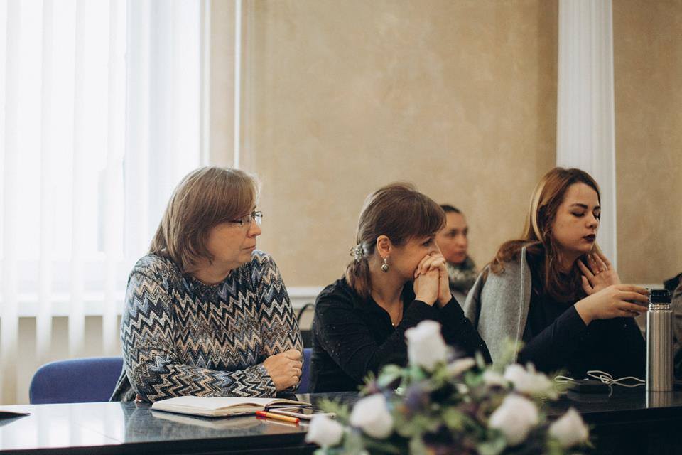 Викладачі та студенти кафедри журналістики, під час семінару. 