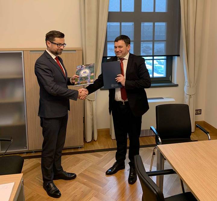 Обмін примірниками