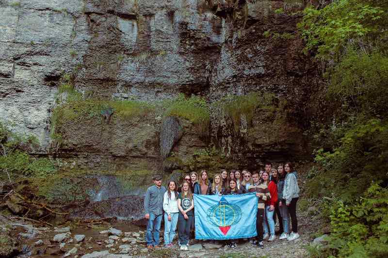 Біля водоспаду в каньйоні річки Смотрич