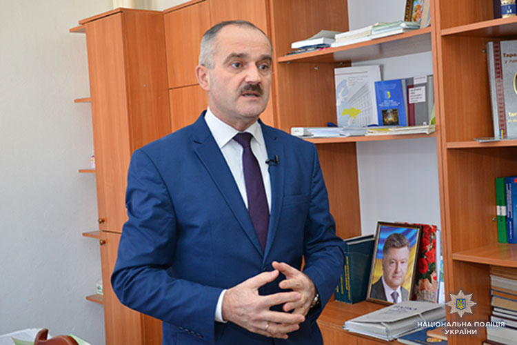 директор Тернопільського регіонального центру перепідготовки та підвищення кваліфікації працівників державних органів влади, органів місцевого самоврядування, державних підприємств, установ і організацій Володимир Ткач, випускник історичного факультету ТНПУ ім.В. Гнатюка