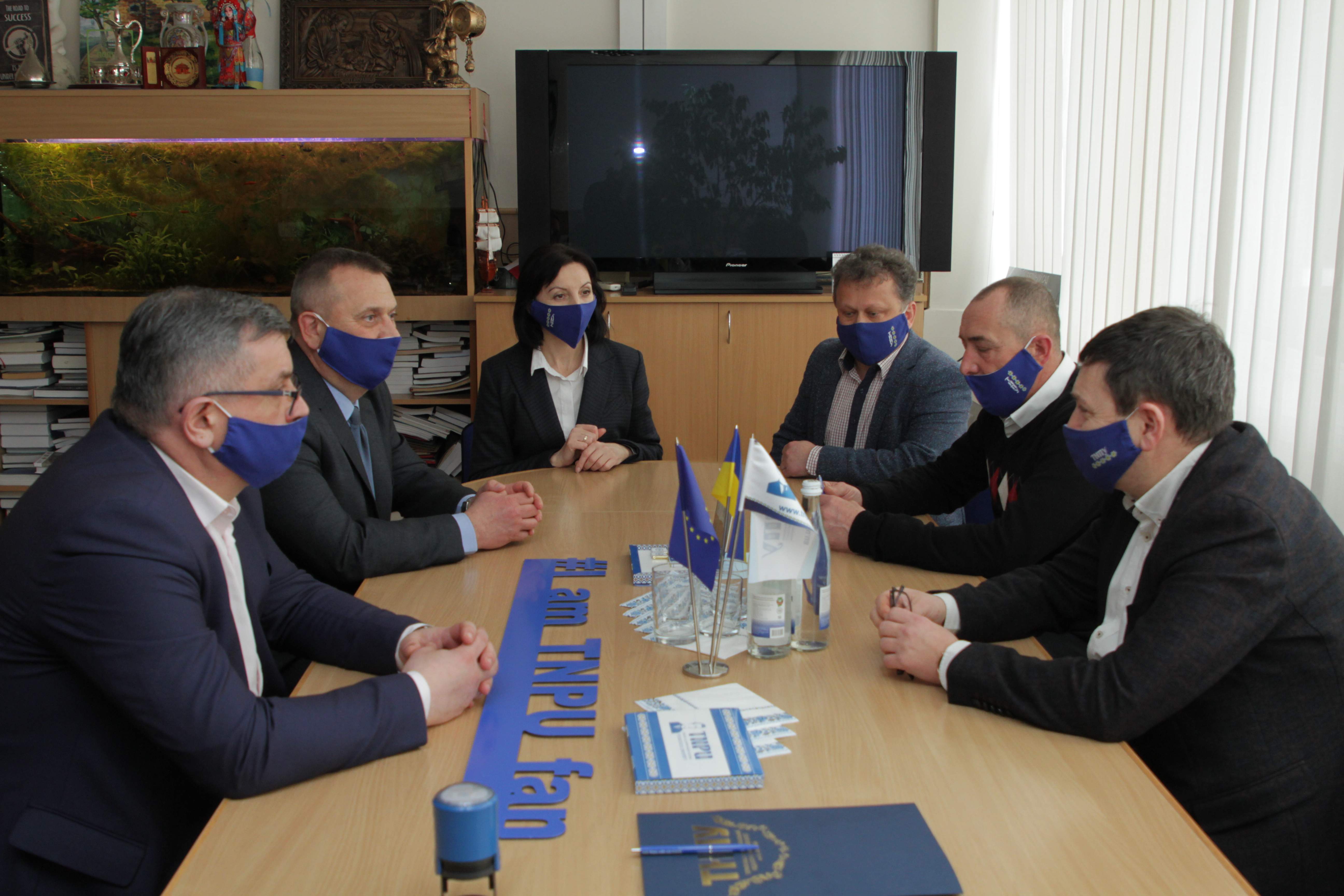 Ректор ТНПУ підписав договір про співпрацю з Підволочиською ОТГ