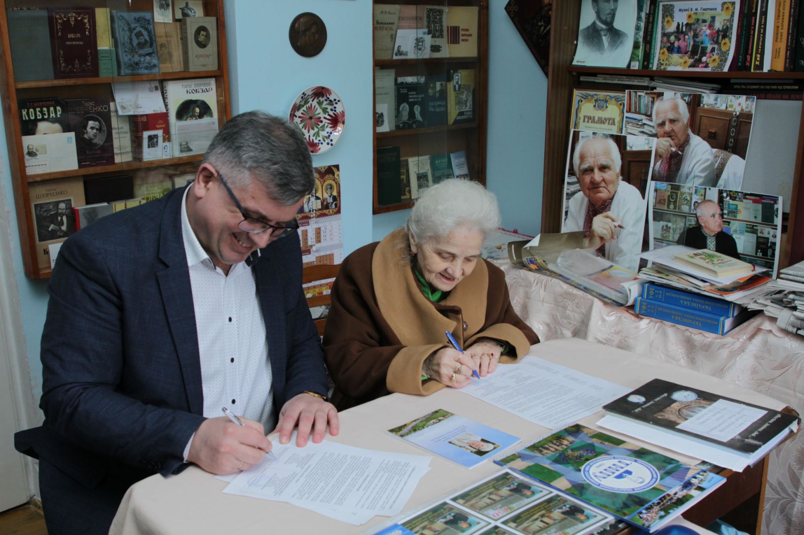 Підписано договір про співпрацю з Етнографічно-меморіальним музеєм Володимира Гнатюка 