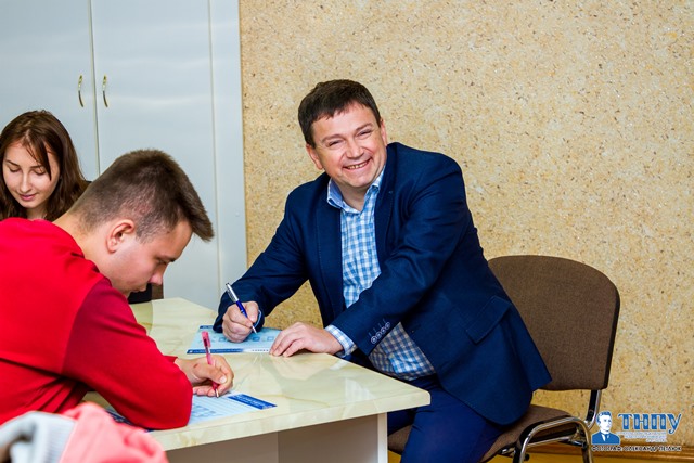 Разом зі студентами диктант писав і ректор