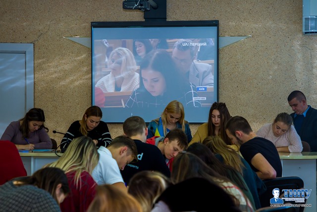 писали зосереджено