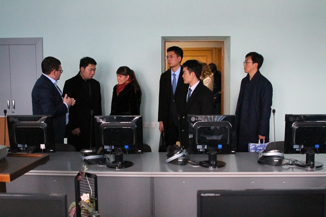 Знайомство з навчальною базою