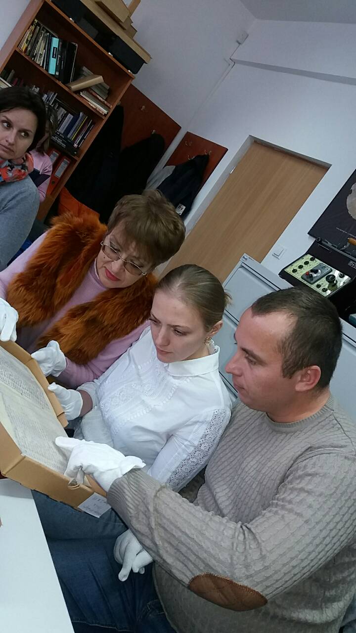 Робота в архіві