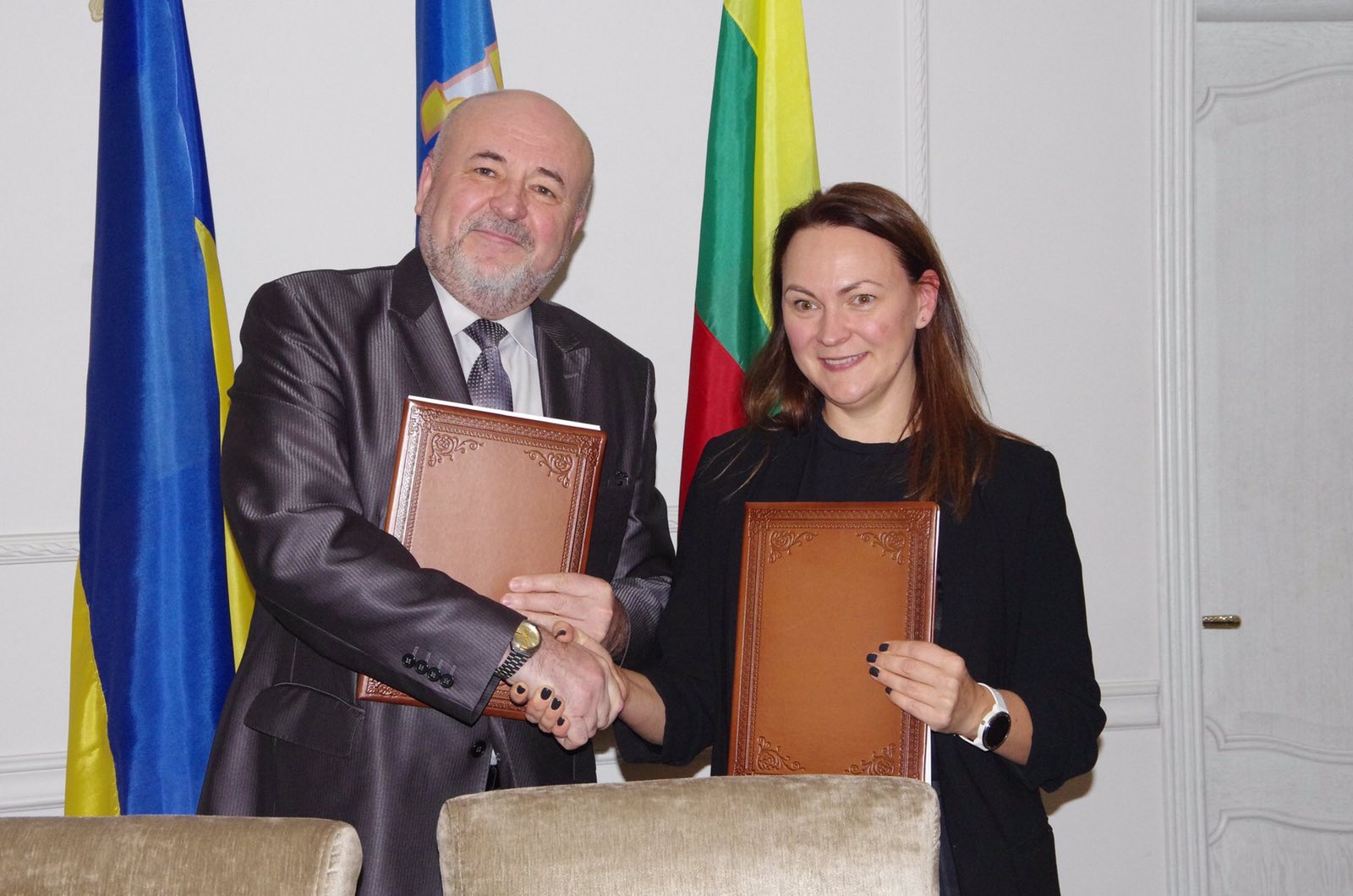 Перший проректор ТНПУ Терещук Г. В. і проректор з персоналу LCC Міжнародного університету Наталія Захарова-Науседе  