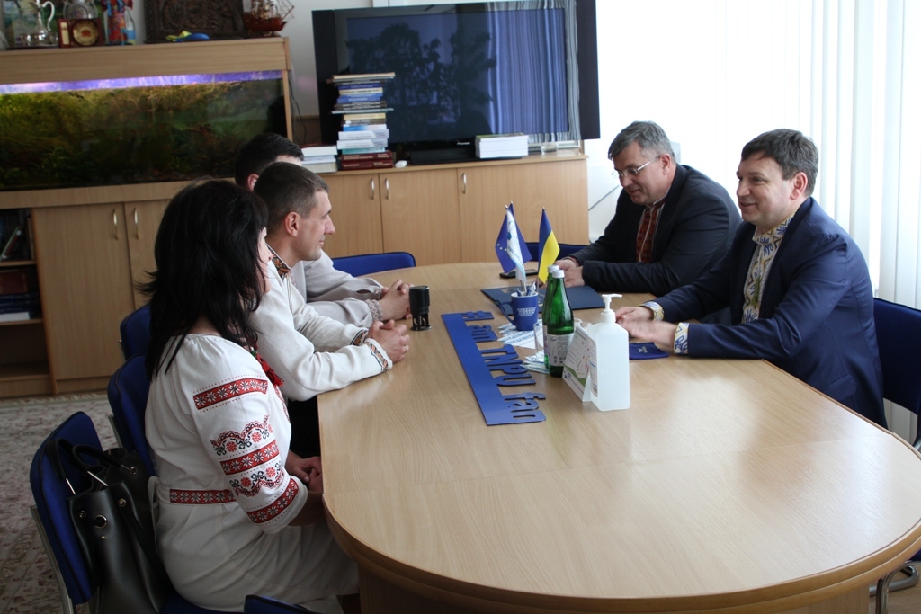 Ректор ТНПУ підписав договір про співпрацю з Озернянською територіальною громадою