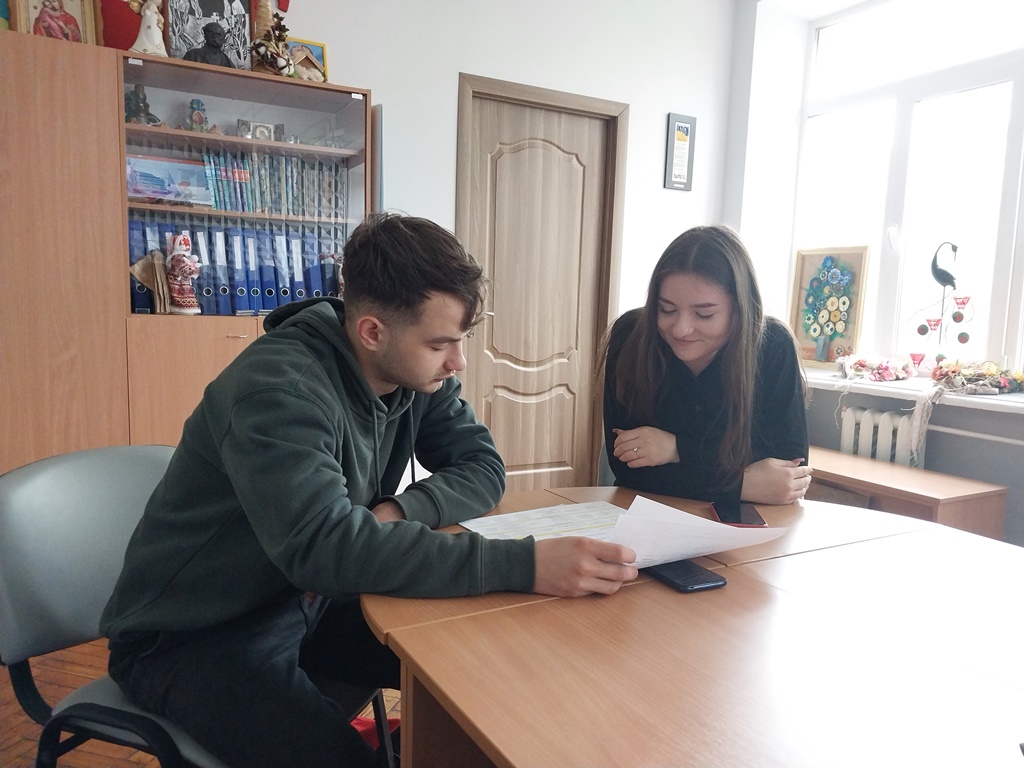 Ознайомлення із документацією, що регламентує виховну роботу у закладі освіти