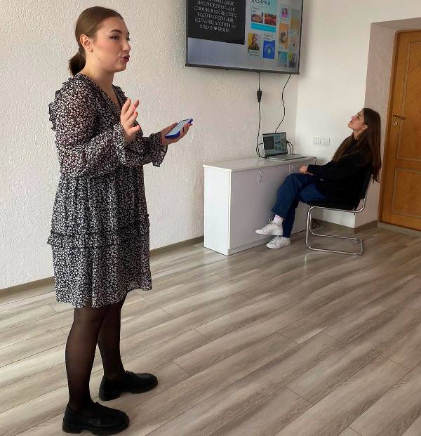 Вікторія Стрілець розповідає про використання застосунків у соціальних мережах