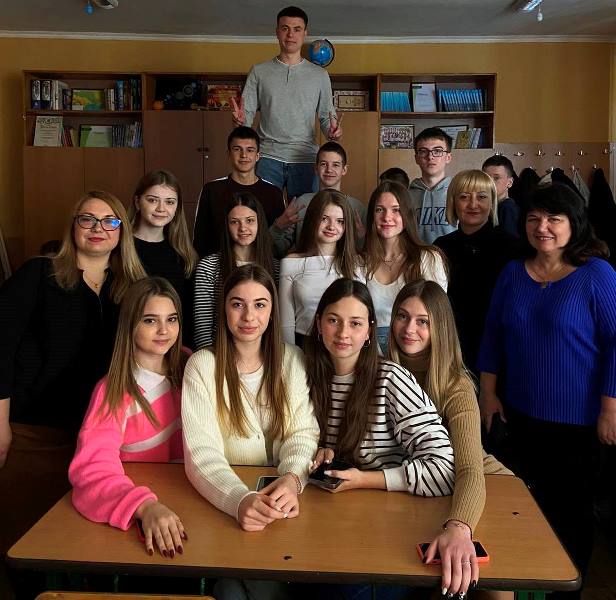 Викладачі та учні після завершення майстер-класу