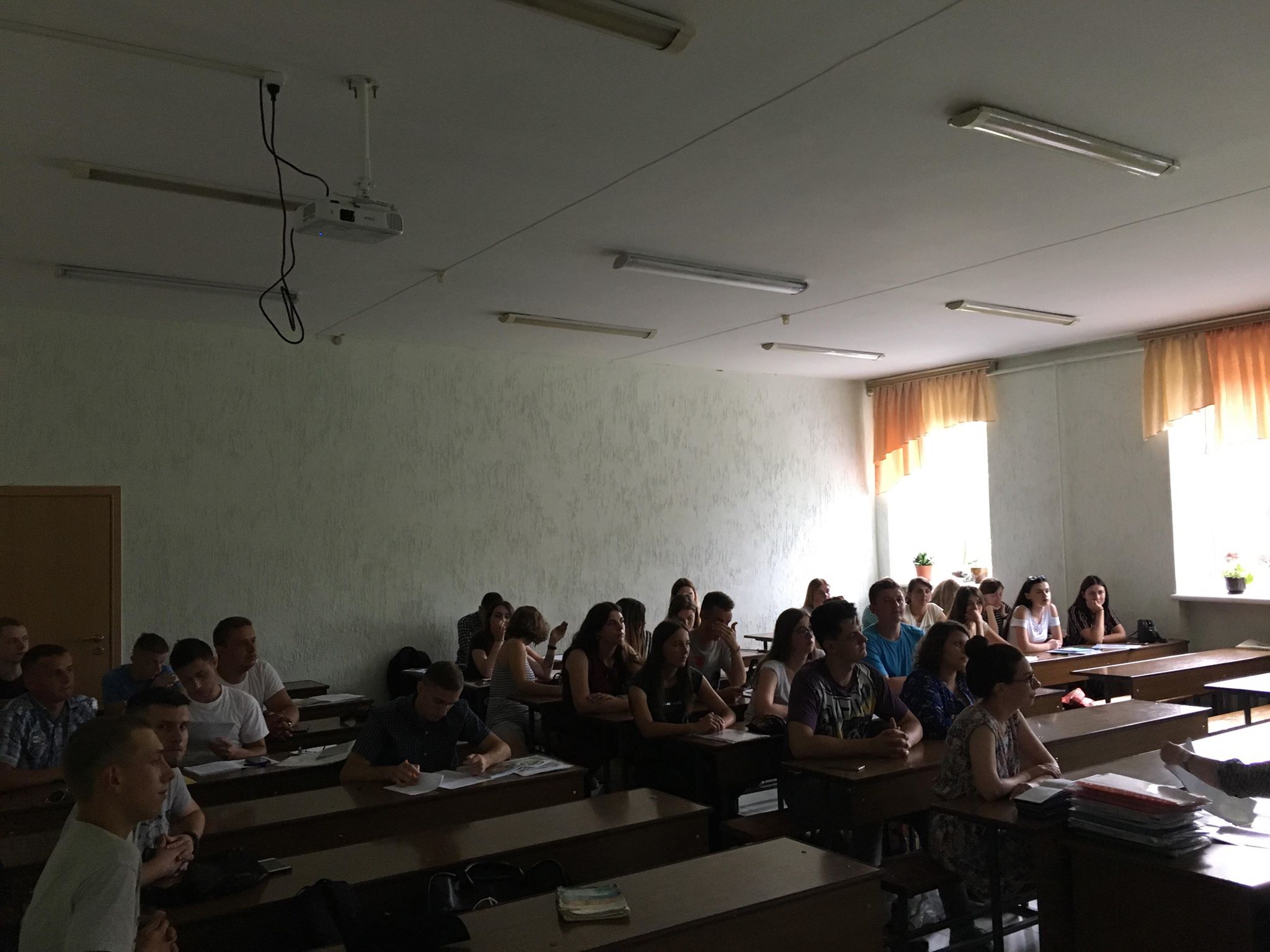 Студенти історичного факультету ТНПУ під час захисту етнографічної практики