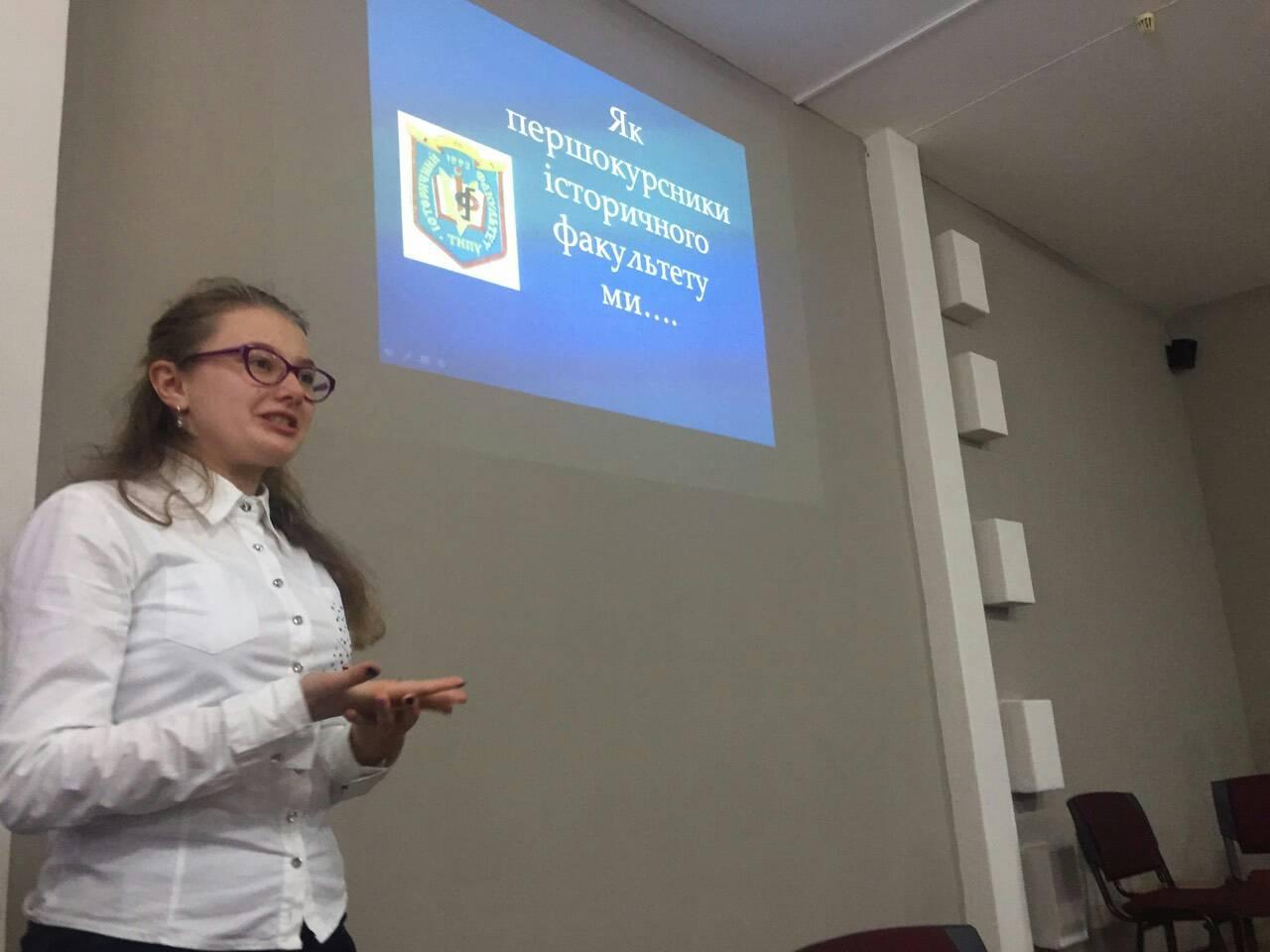 Виступ першокурсниці істфаку Виступ першокурсниці істфаку