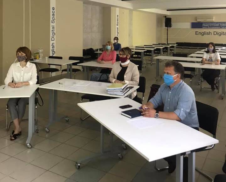 я захист наукових дослідження студентів в режимі онлайн  Комісія Olga KosovychТетяна ДзюбаІрина Задорожна Mykola Kebalo зібралася в TeacherHub  Студенти виходили на зв’язок по черзі, а сам захист відбувався за стандартним регламентом