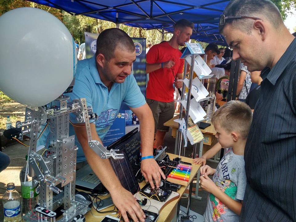 Демонстрація експериментів