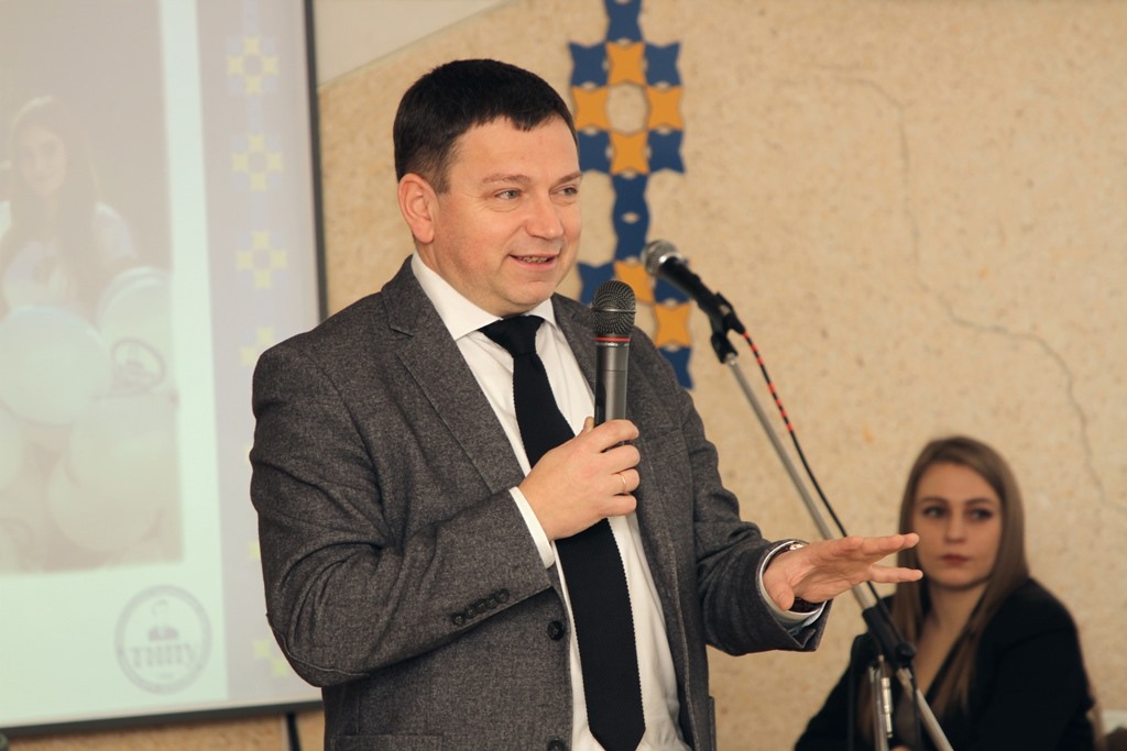 привітав присутніх ректор