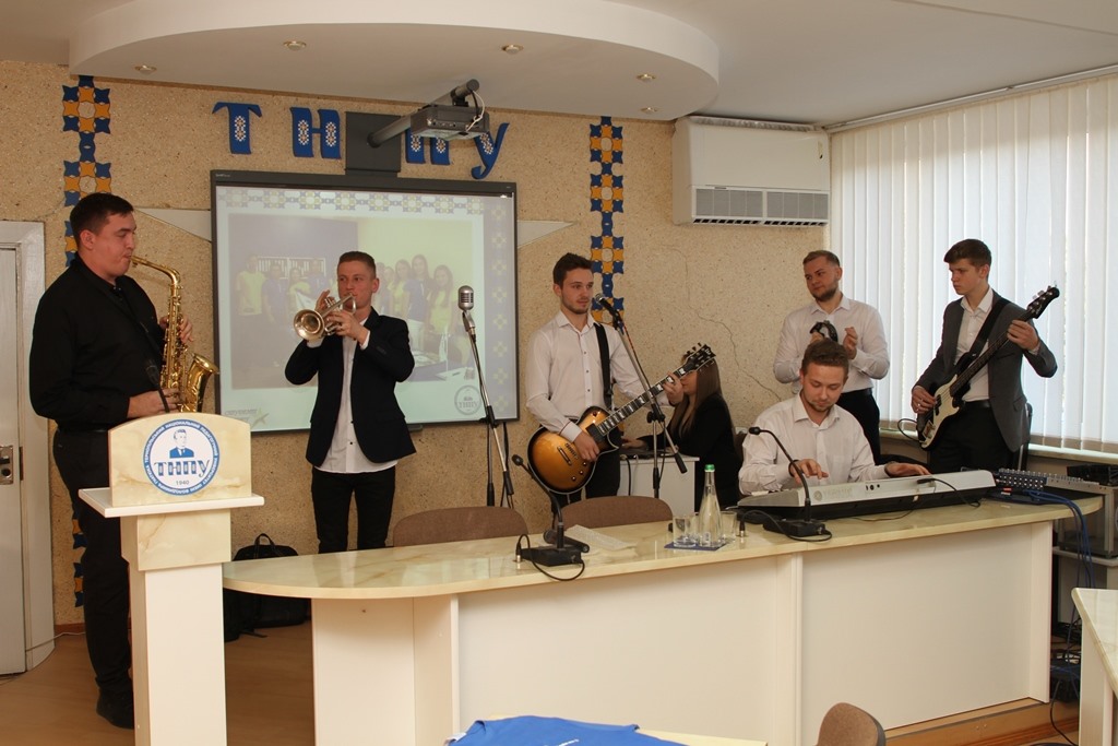 Студенти факультету мистецтв представили музичну імпрезу.