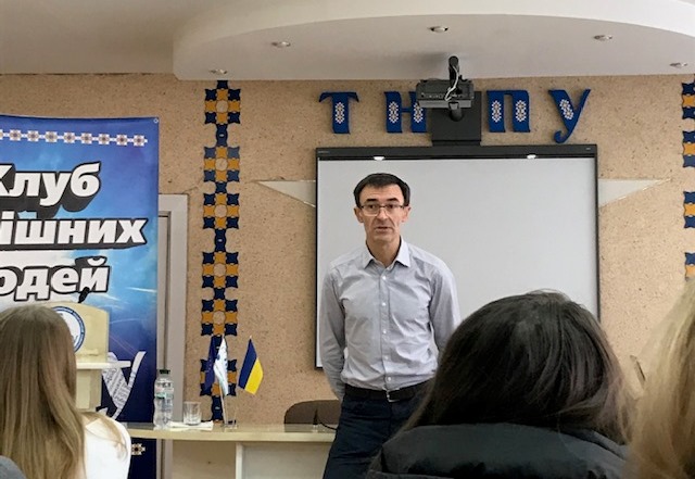 Панюта ділиться досвідом.