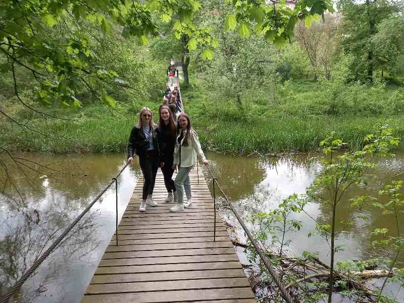 На підвісному місточку у каньйоні Смотрича