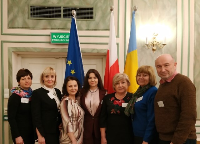 У конференційній залі факультету журналістики, інформації і бібліології Варшавського університету: Ганна Йордан, Галина Синоруб, Наталія Дащенко, Олеся Мединська, Наталія Поплавська, Тетяна Вільчинська, Олександр Вільчинський