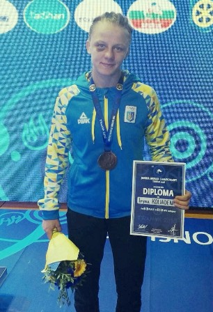 втомлена і щаслива спортсменка.