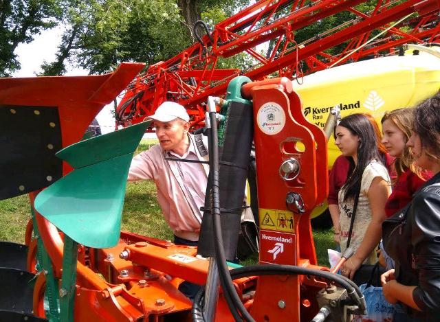 Пояснює доцент кафедри ботаніки та зоології  Конончук О. Б