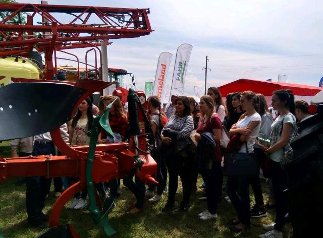 ознайомились із новітньою сільськогосподарською технікою