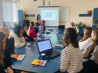 Студенти спеціальності «Журналістика» ТНПУ взяли участь у щорічному семінарі «Мовні анормативи в медіатекстах» (ФОТО)