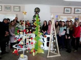 Майбутні дизайнери та художники з факультету мистецтв ТНПУ ім.В.Гнатюка  створили креативні новорічно-різдвяні ялинки та композиції (ФОТО)