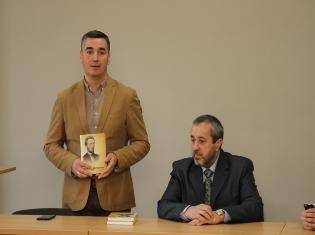 Професор ТНПУ презентував свою книгу про Володимира Гнатюка