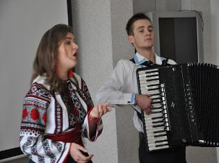 ЗМІ про нас. В ТНПУ ім.В.Гнатюка започатковано мовознавчі конкурсні змагання на відчуття глибинності поезії Ярослава Павуляка