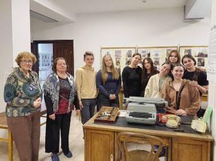 Студенти-біологи ТНПУ досліджували історичну спадщину в Державному архіві Тернопільської області (ФОТО)