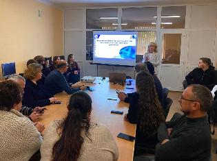 На фізико-математичному факультеті ТНПУ відбулась зустріч зі здобувачами освіти на тему «Академічна доброчесність та штучний інтелект в освітній і науковій діяльності» (ФОТО)