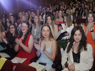 Вручення дипломів випускникам бакалаврату факультету іноземних мов ТНПУ (ФОТО)