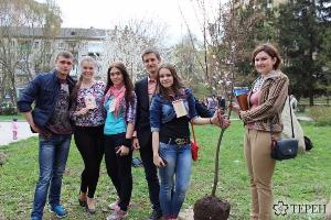 ЗМІ про нас. У Тернополі озеленили сквер Миру (ФОТО, ВІДЕО)