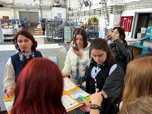 Першокурсники та третьокурсники ОП «Журналістика» ТНПУ знайомилися з роботою видавництва «Підручники і посібники» (ФОТО)