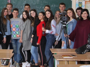 Студенти-журналісти ТНПУ ім.В.Гнатюка   презентували телевізійну майстерність   у ЗОШ І-ІІІ ступенів №9 (ФОТО)