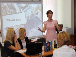 На факультеті іноземних мов ТНПУ ім.В.Гнатюка вивчали „Мистецтво перекладу” з Іриною Бондаренко (ФОТО)