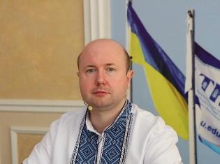 ТНПУ вітає Грушка Романа Сергійовича  з успішним захистом дисертації на здобуття ступеня  доктора філософії зі спеціальності 011 Освітні, педагогічні науки (ФОТО)