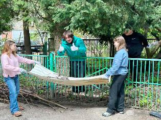 Традиційна екологічна акція   студентів географічного факультету ТНПУ   з благоустрою ботанічної пам’ятки природи місцевого значення ім. М.П.Чайковського (ФОТО) 