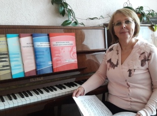 Вітаємо колегу, доцента ТНПУ ім.В.Гнатюка Ірину Гринчук із випуском VI навчального посібника «Фортепіанні твори українських композиторів»! (ФОТО)