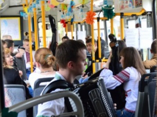 ЗМІ про нас. У Тернополі приготували сюрпризи для пасажирів "тролейбусів щастя"