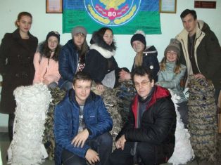 Студенти-історики ТНПУ ім.В.Гнатюка допомагають військовим, щоб зігріти їхні душі