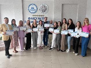 Вручення сертифікатів учасникам ґрантового проєкту від ЄП на факультеті іноземних мов ТНПУ