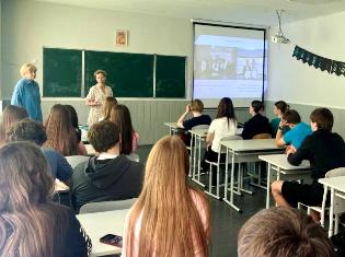 Викладачі кафедри ТОМФВ ТНПУ презентували освітні програми факультету фізичного виховання  випускникам Острівського ліцею (ФОТО)