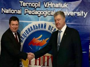 ЗМІ про нас. Президент України Петро Порошенко відвідав ТНПУ ім. В. Гнатюка (ФОТО)