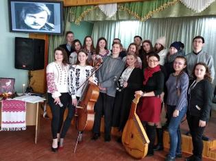 Студенти факультету мистецтв ТНПУ ім.В.Гнатюка провели для школярів вечір,  присвячений творчості Володимира Івасюка (ФОТО)