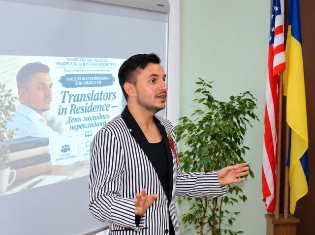 Translators in Residence: в обласній бібліотеці відбулася зустріч із перекладачем, доцентом ТНПУ Юрієм Вітяком (ФОТО)