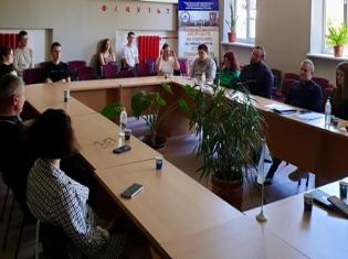 Здобувачі, викладачі і стейкхолдери взяли участь у круглому столі на історичному факультеті ТНПУ