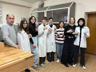 Експерименти з хімії у МАН: дослідження, практичний досвід та профорієнтація в ТНПУ (ФОТО)